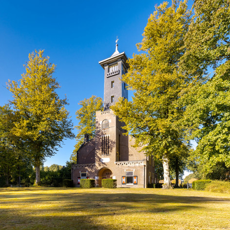 This slide displays Landgoed De Utrecht, brandtoren.