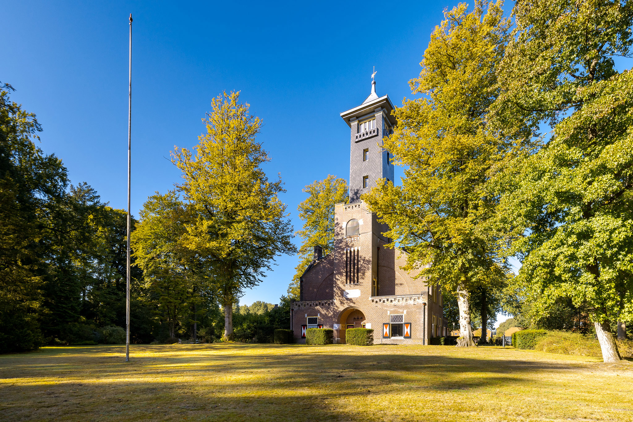 This slide displays Landgoed De Utrecht, brandtoren.