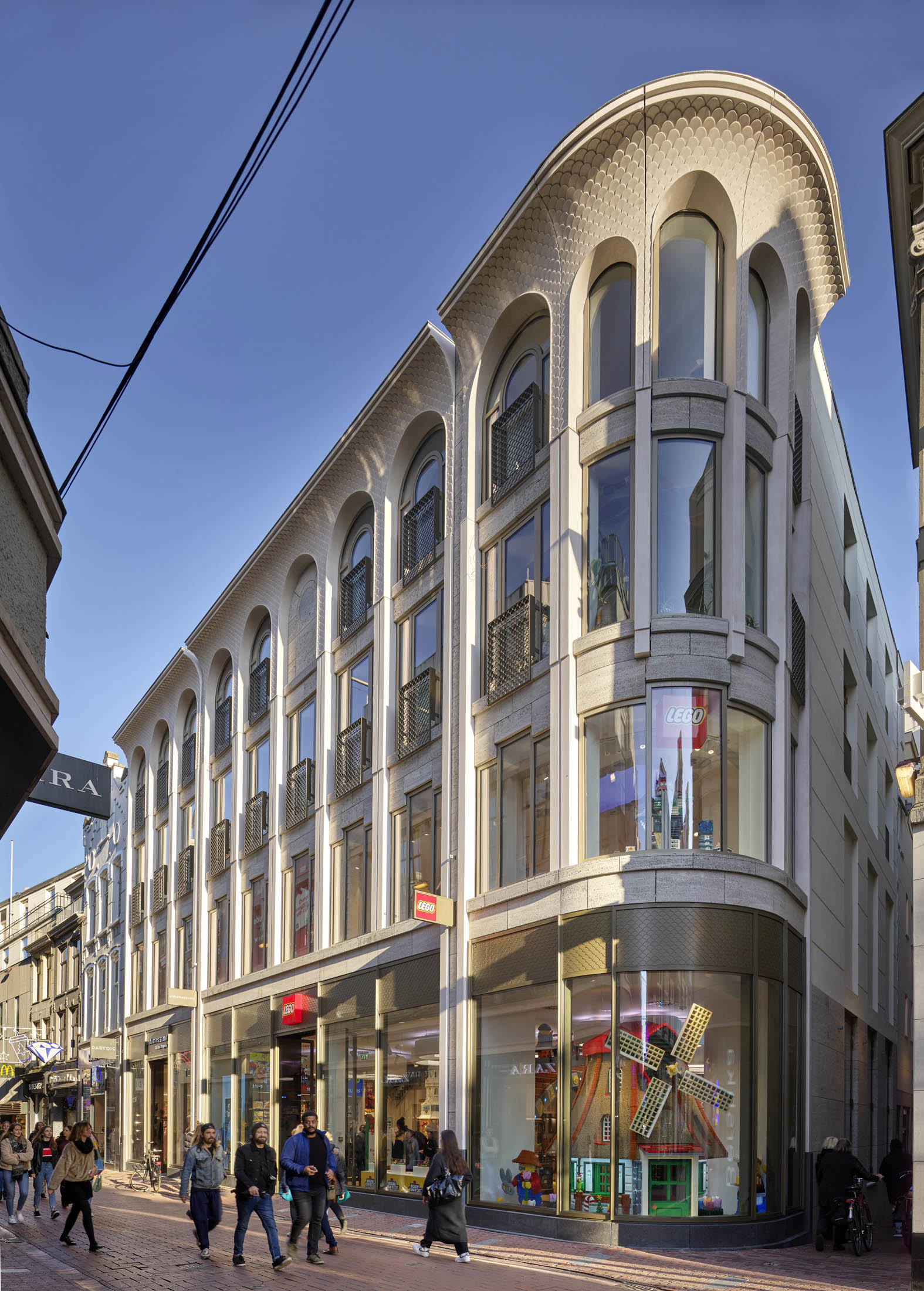 This slide displays Amsterdam Kalverstraat LEGO.