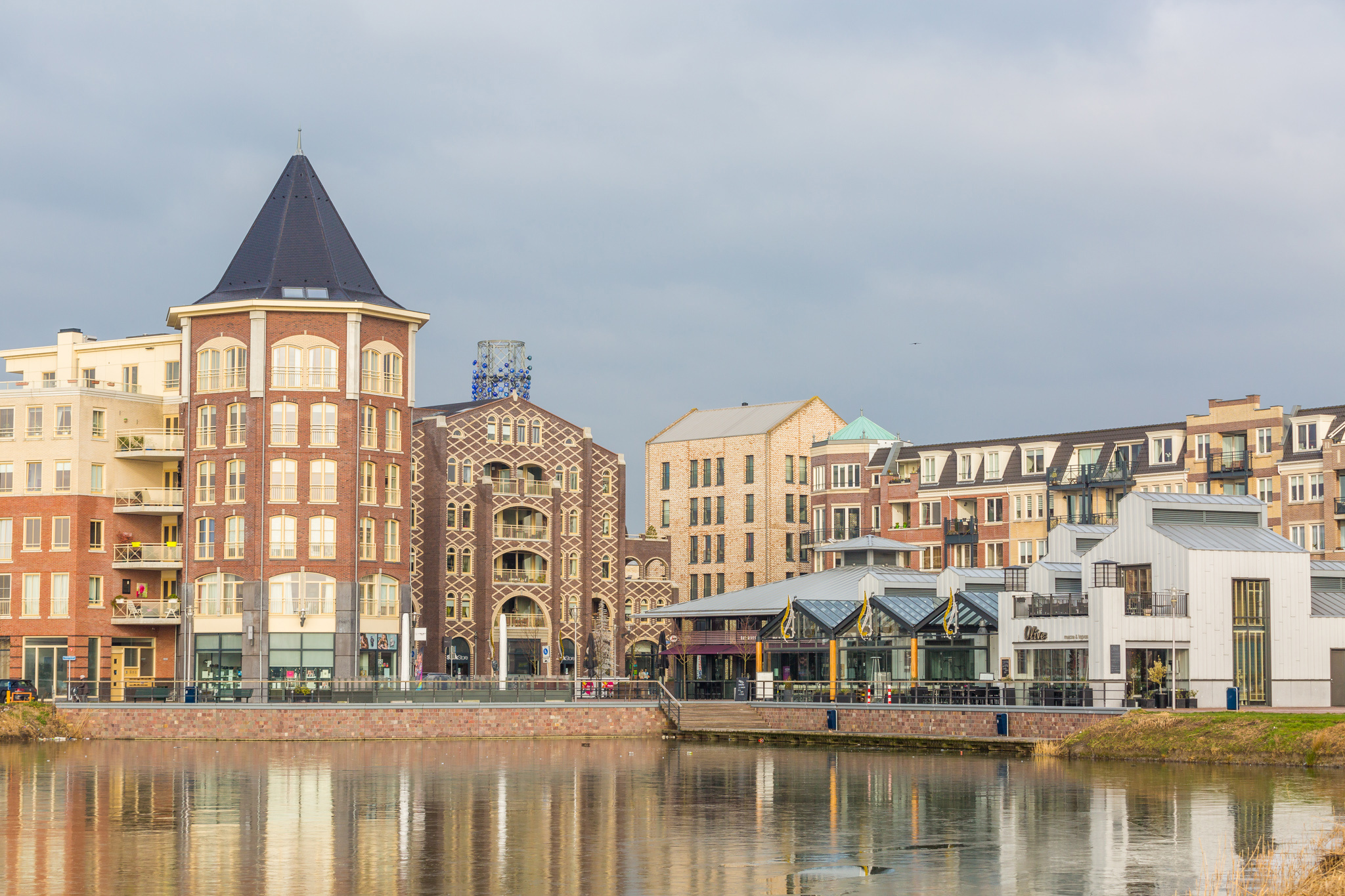 This slide displays Vleuterweide Winkelcentrum Utrecht ASR Dutch Prime Retail Fund.