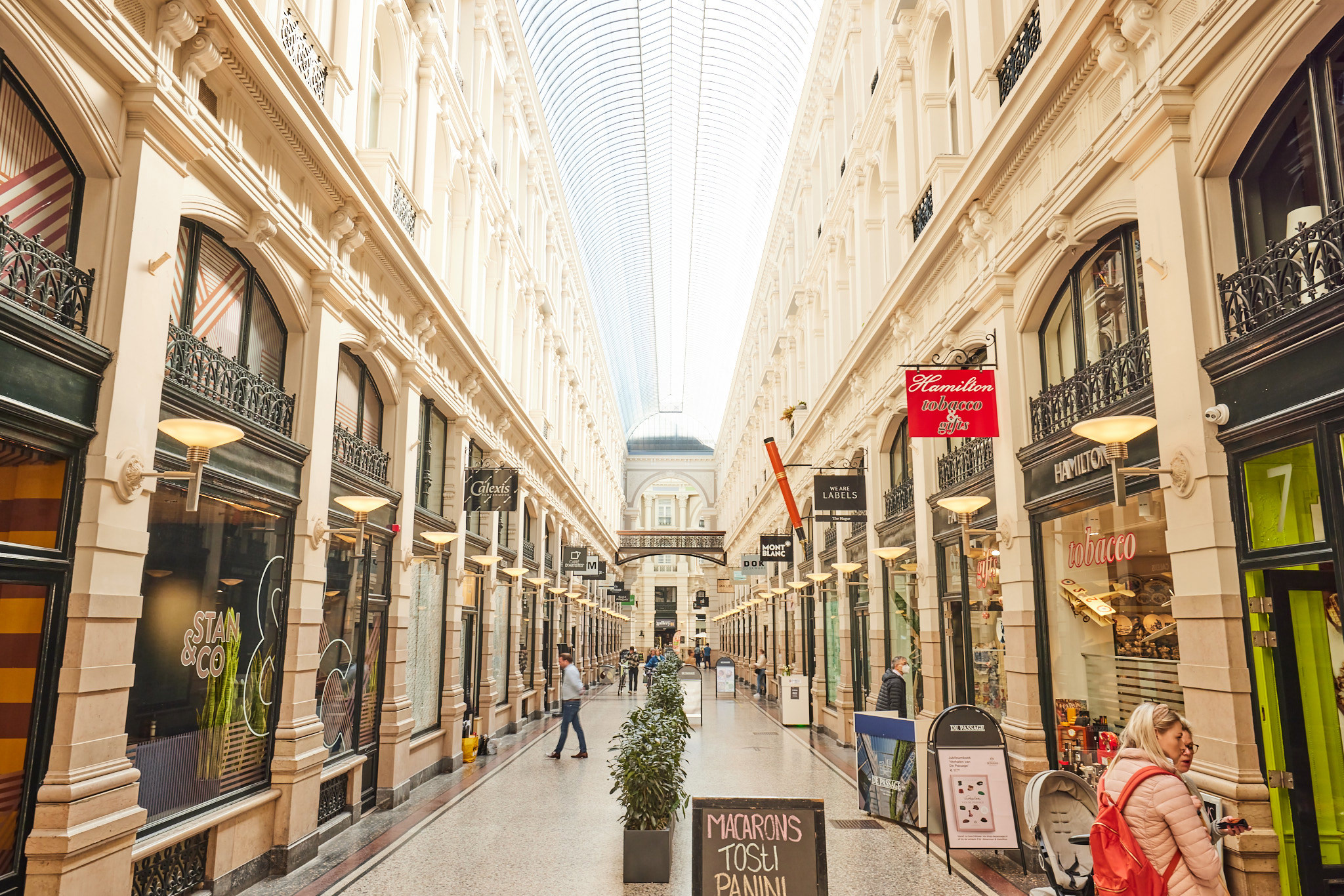 This slide displays De Passage Den Haag (1).