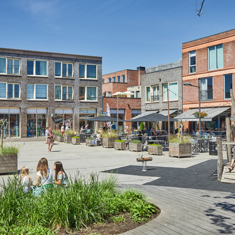 This slide displays Winkelcentrum Floriande.