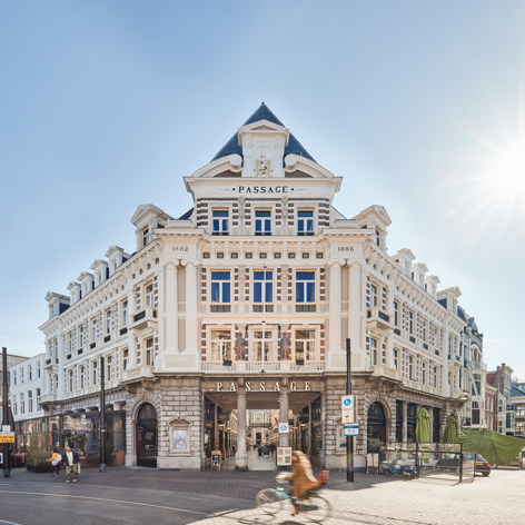 This slide displays De Passage Den Haag.