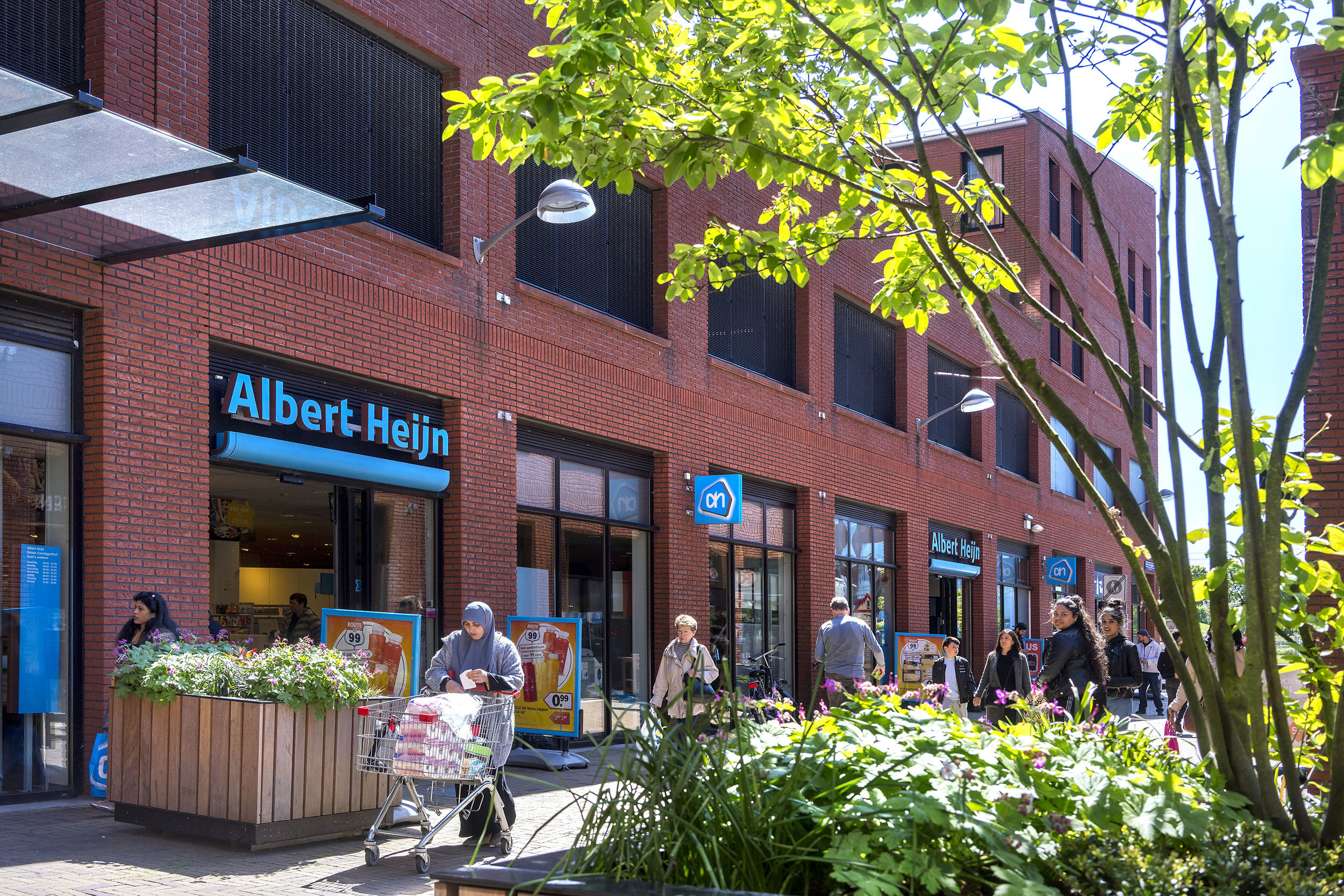 This slide displays Albert Heijn Winkelcentrum Leidscheveen Den Haag ASR Dutch Prime Retail Fund.