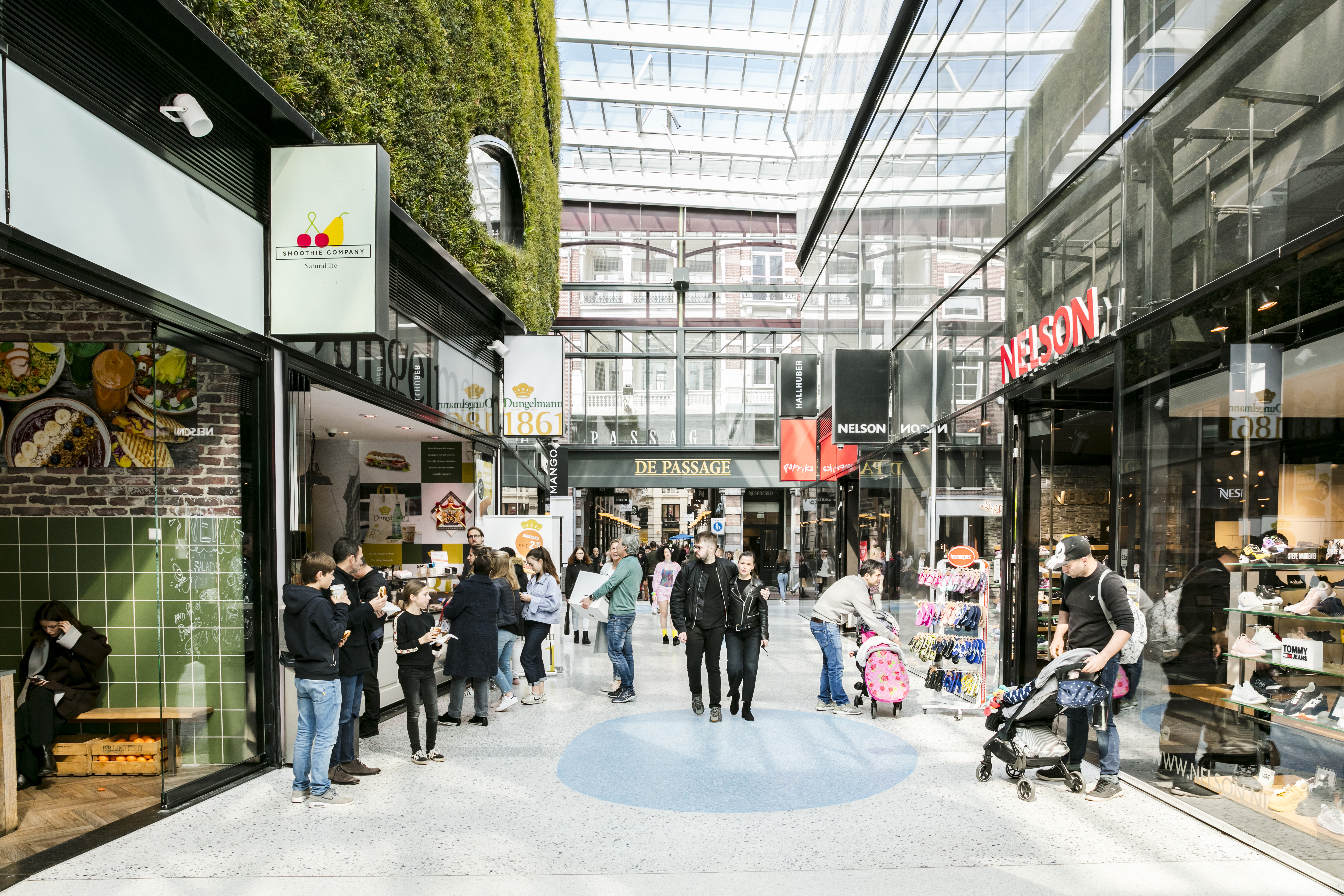 This slide displays De Passage Den Haag (4).