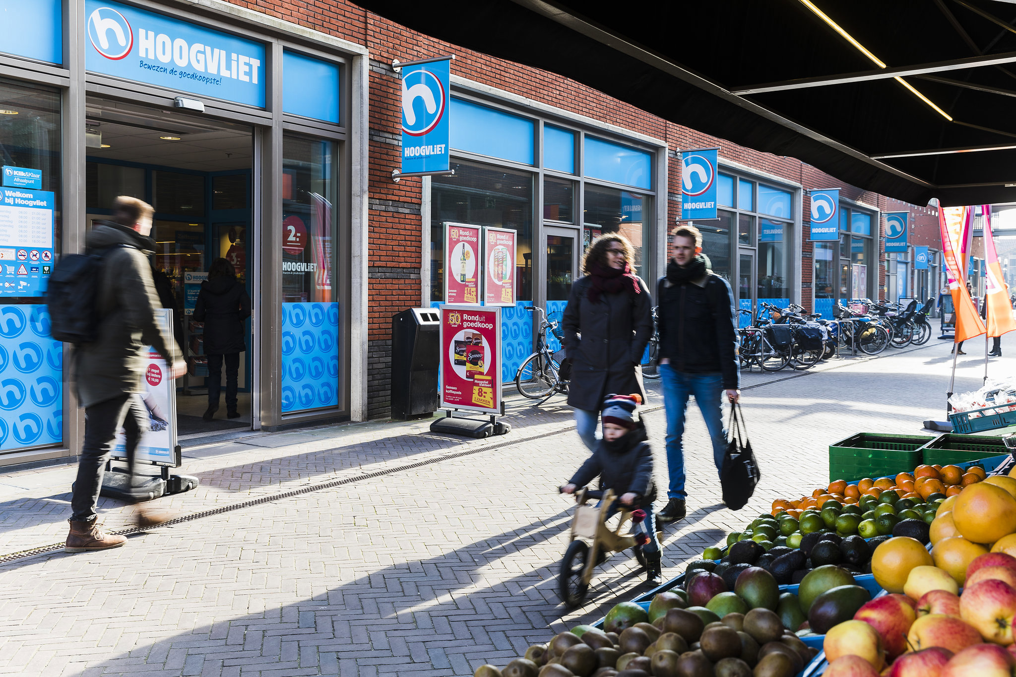 This slide displays Hoogvliet Winkelcentrum Castellum.